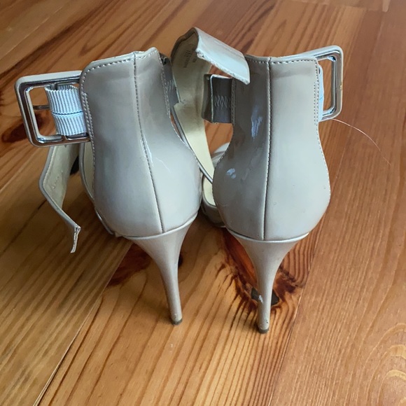 Chinese Laundry patent leather heels size 6 - Picture 3 of 4